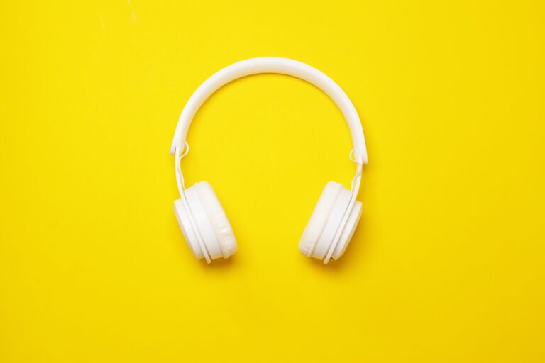 La Importancia de la Cancelación de Ruido en Auriculares para Videollamadas